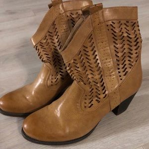 Style & Co tan Dylan boots
